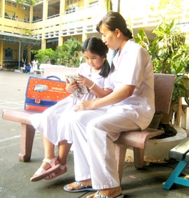 Nặng bước đến trường!