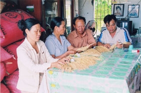 "Đông tay thì vỗ nên kêu"