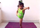 5 tuổi trở thành bậc thầy yoga