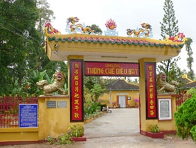 Lăng Ông Tiền quân Thống chế Điều bát ở Trà Ôn