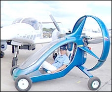 Xe hơi bay... 450 km/giờ!