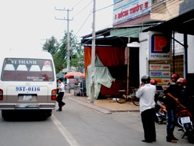 Bùng phát xe "dù", bến "cóc"