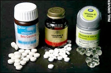 Không nên lạm dụng vitamin