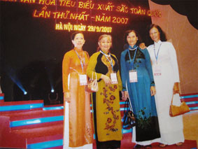 Tặng đất cho người nghèo