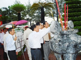 Mít tinh trọng thể kỷ niệm Ngày Giải phóng hoàn toàn miền Nam, thống nhất đất nước và Ngày Quốc tế Lao động 1-5