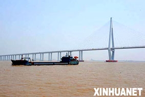 Trung Quốc khánh thành cầu vượt biển dài nhất thế giới