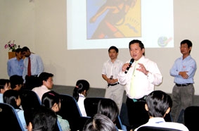 Lời giải từ 3 phía...