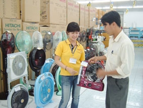 Sức mua máy phát điện, quạt, đèn sạt tăng mạnh