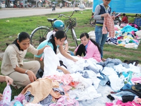 Gánh nặng oằn vai người nghèo!