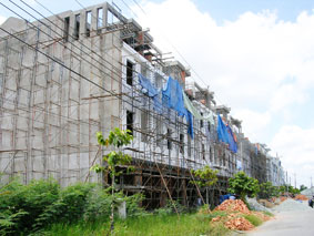 Giá vật tư tăng, các khu đô thị mới
phát triển chậm lại