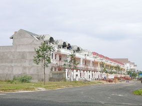 Giá vật tư tăng, các khu đô thị mới
phát triển chậm lại
