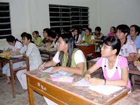 Các "lò" luyên thi vẫn "nóng"!