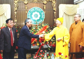 Chủ tịch Mặt trận Tổ quốc Việt Nam Huỳnh Đảm thăm và chúc mừng Giáo hội Phật giáo Việt Nam