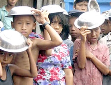 Myanmar thành lập trại mồ côi cho trẻ mất cha mẹ trong trận bão Nargis