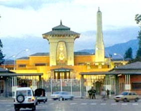 Quốc vương bị phế truất cam kết rời Hoàng cung