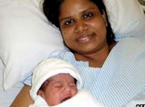 Trẻ được sinh ra trong buồng trứng