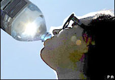 Venice “tuyên chiến” với nước uống đóng chai