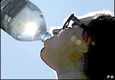 Venice “tuyên chiến” với nước uống đóng chai