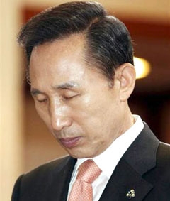 Tổng thống Lee Myung-bak liệu có đứng vững trước phong ba bão táp ?