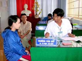 Công tác cán bộ ở cơ sở đang đặt ra những vấn đề gì?