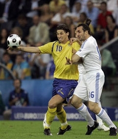 Đương kim vô địch quỵ ngã