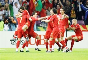 Bồ Đào Nha rộng đường vào tứ kết