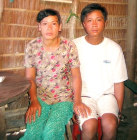 Vợ chồng bệnh nặng vẫn phải lao động kiếm sống