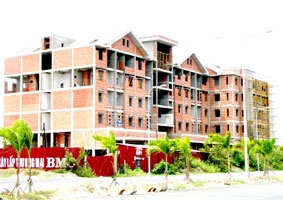 Thị trường địa ốc sau "bức màn" giá