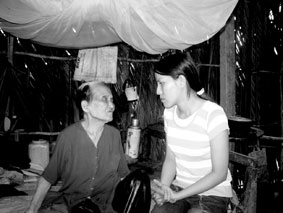 Trao tiền từ thiện