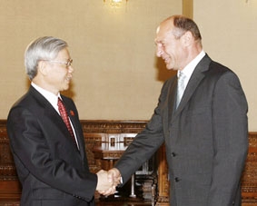 Chủ tịch Quốc hội Nguyễn Phú Trọng hội kiến Tổng thống Roumanie Traian Basescu, Thủ tướng Calin Popescu Tariceanu