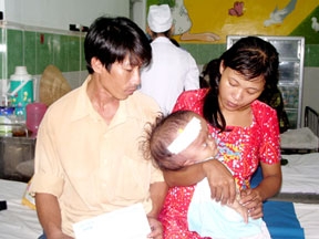 Trao tiền từ thiện