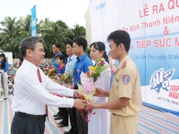 Ra quân thực hiện chiến dịch "Thanh niên tình nguyện hè" năm 2008