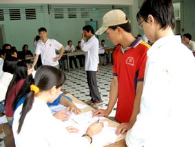 Triệu tấm lòng đồng hành cùng sĩ tử...