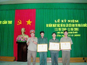 Chung tay bắt cướp