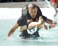 “Vô địch cõng vợ” lại về tay Estonia