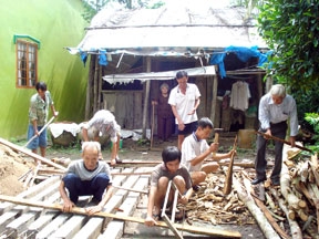Giúp nhau vượt khó, xây dựng quê hương