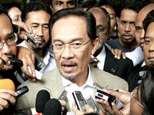 Lãnh đạo đối lập Anwar Ibrahim bị bắt