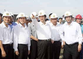 Thành phố cần phát huy lợi thế phát triển dịch vụ và công nghiệp có giá trị cao
