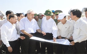 Ưu tiên hàng đầu là xây dựng cảng trung chuyển quốc tế Vân Phong, sân bay Cam Ranh và đảm bảo môi trường