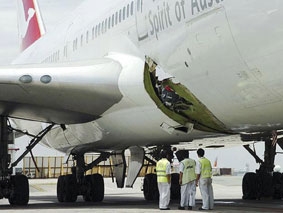 Máy bay Boeing 747 hạ cánh khẩn cấp ở Manila