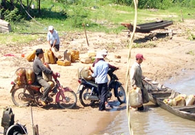 Cuộc chiến chống xuất lậu xăng dầu qua biên giới Tây Nam vẫn nóng bỏng !