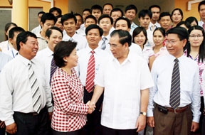 Cần giải quyết tốt mối quan hệ giữa phát triển công nghiệp và nông nghiệp trong quá trình chuyển dịch cơ cấu kinh tế