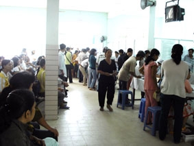 Báo động tình trạng quá tải khám chữa bệnh tại các bệnh viện <i>(kỳ 1)</i>