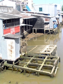 Sạt lở bờ sông đe dọa cuộc sống người dân