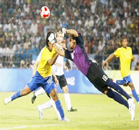 Bóng đá nam: Olympic Argentia gặp Olympic Nigeria ở chung kết