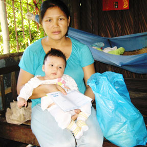 Trao tiền từ thiện