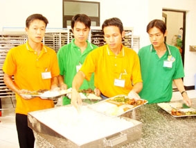 Doanh nghiệp và công nhân đồng hành vượt khó