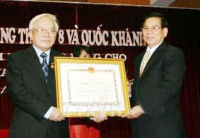 Tạo điều kiện để cán bộ, nhân viên y tế nâng cao y đức, trình độ chuyên môn