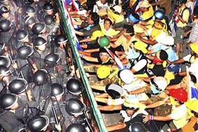 Lực lượng biểu tình phong tỏa nhiều sân bay quốc tế lớn