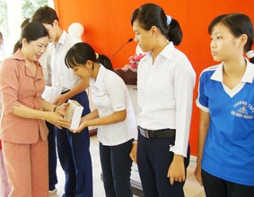 Tiếp sức cho học sinh nghèo đến trường